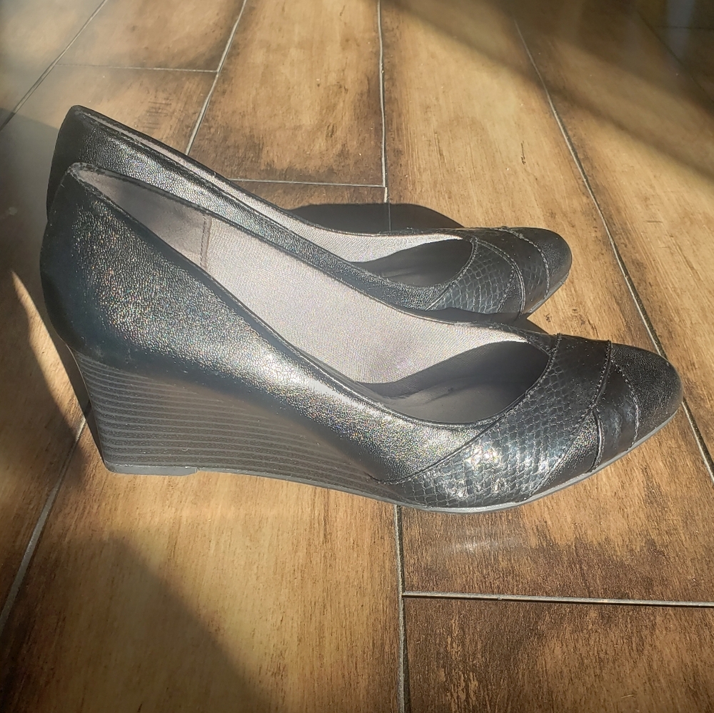 Life Stride Velocity with memory foam leather shoes